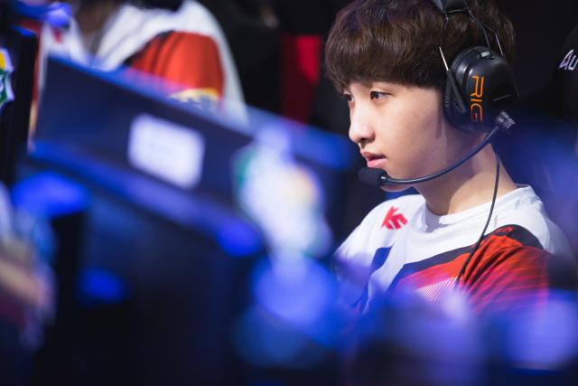 球员需通过 球员需通过